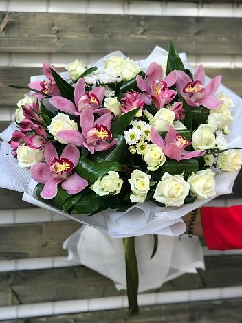 Букет цветов из: Розы и Хризантемы в Шустиково
