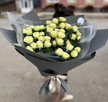 Букет Белые кустовые розы Солинеро в Шустиково