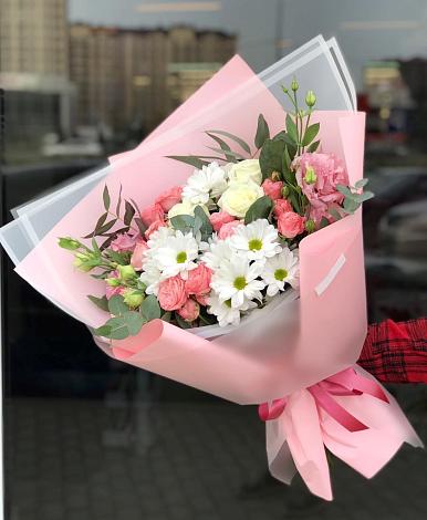 Букет цветов из: Розы, Лизиантусы и Хризантемы в Шустиково